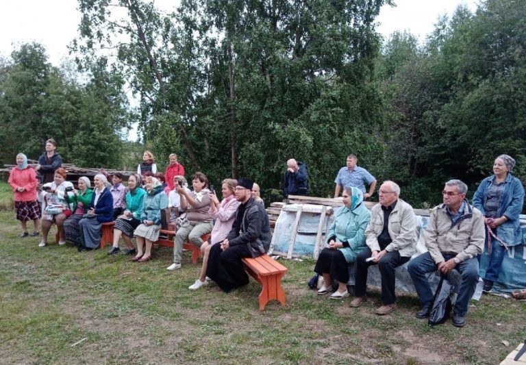 В поселке Стрига прошел концерт в поддержку восстанавливаемого Тихвинского храма