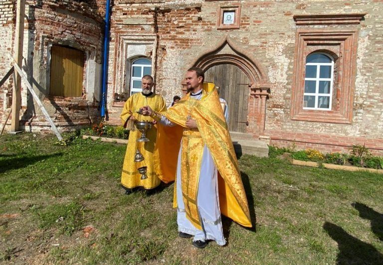 В восстанавливаемом храме Спаса Нерукотворного деревни Морозовица молитвенно отметили престольный день