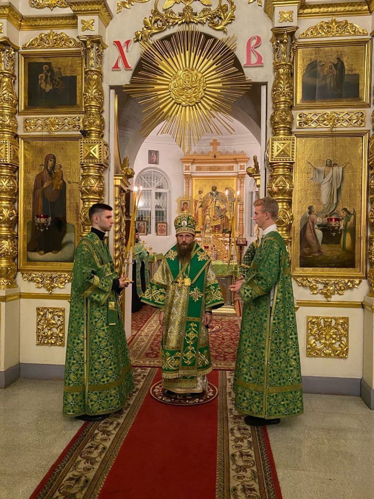 В канун дня памяти преподобного Иродиона Илоезерского епископ Игнатий возглавил всенощное бдение в Воскресенском соборе Череповца