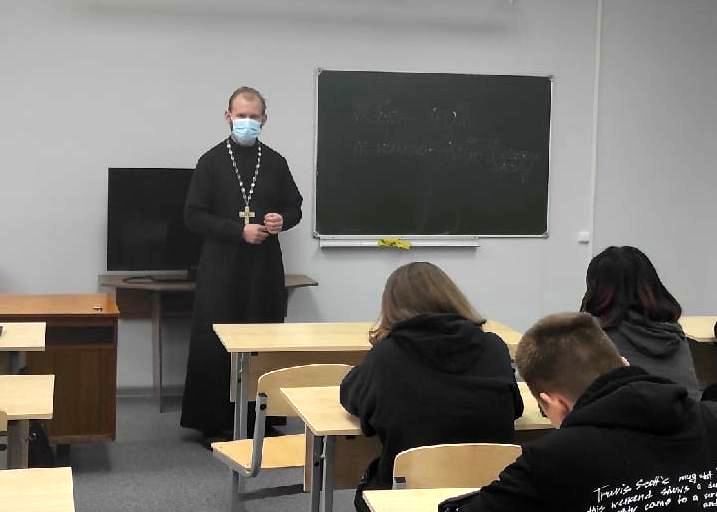 Продолжается цикл миссионерских бесед со студентами Вологодского колледжа сервиса