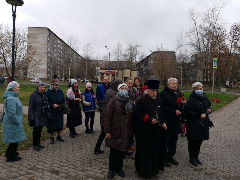 Воспитанники духовно-просветительского центра «Соборная горка» почтили память жертв политических репресси