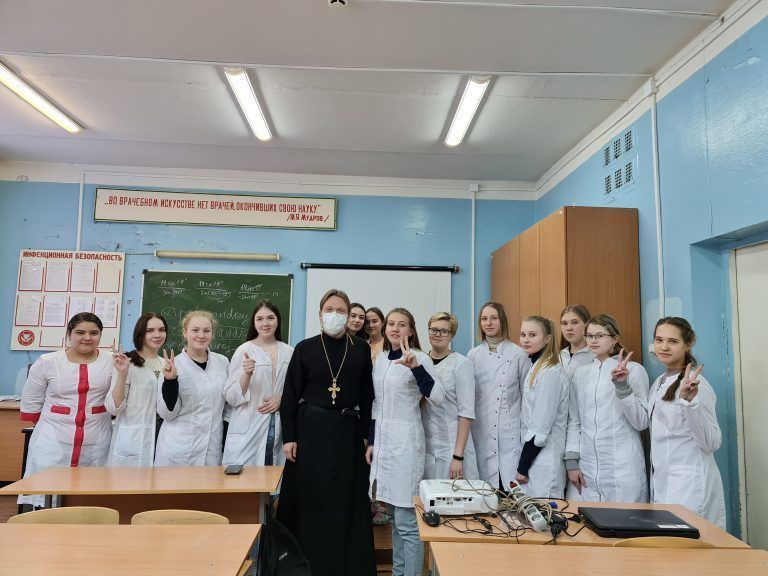 В Вологодском медицинском колледже прошла миссионерская беседа о христианском взгляде на семью