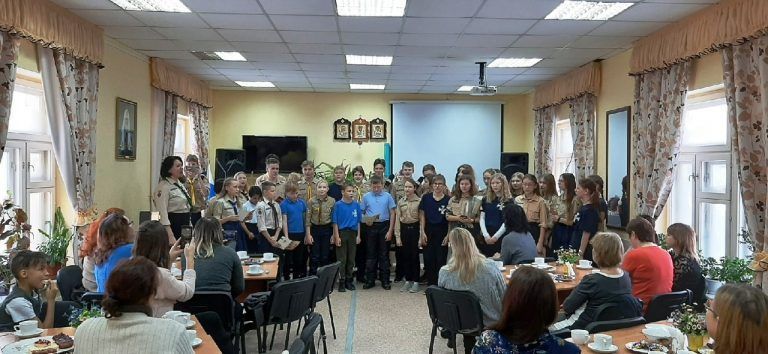 В духовно-просветительском центре «Соборная горка» разведчики дружины «Череповец» организовали празднование Дня матери