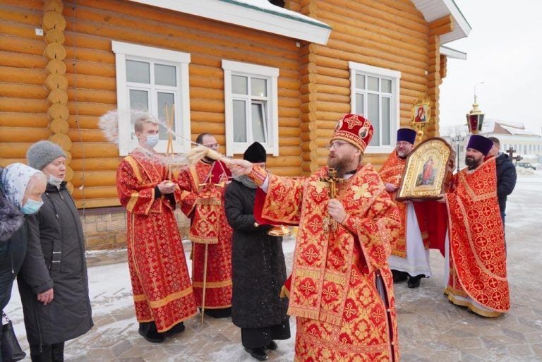 Престольный праздник отметил храм святой великомученицы Варвары города Череповца
