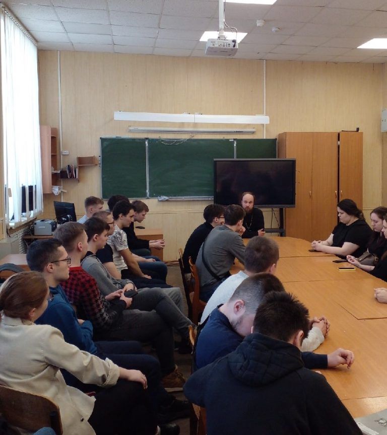 Миссионерская беседа об опасности религиозного экстремизма состоялась в Вологодском строительном колледже