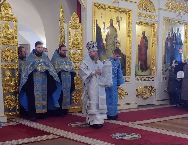 В канун Субботы Акафиста в Воскресенском кафедральном соборе Вологды состоялось архиерейское богослужение