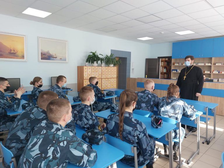Священник побеседовал со студентами Вологодского института права и экономики ФСИН России о внутреннем и внешнем христианстве