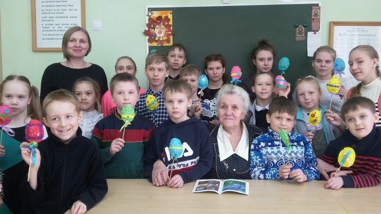 В воскресной школе кафедрального собора Афанасия и Феодосия Череповецких состоялся мастер-класс по изготовлению пасхальной поделки