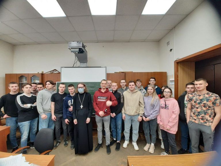 Мероприятие миссионерского отдела «Осторожно, секта!» состоялось в Вологодском строительном колледже