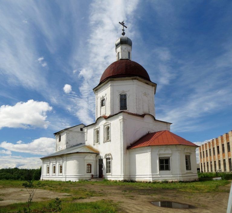 В день Всех святых в храме села Липин Бор состоялось богослужение архиерейским чином