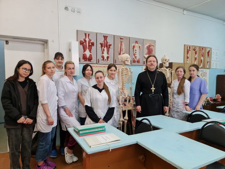 В Вологодском медицинском колледже обсудили деятельность религиозных сект