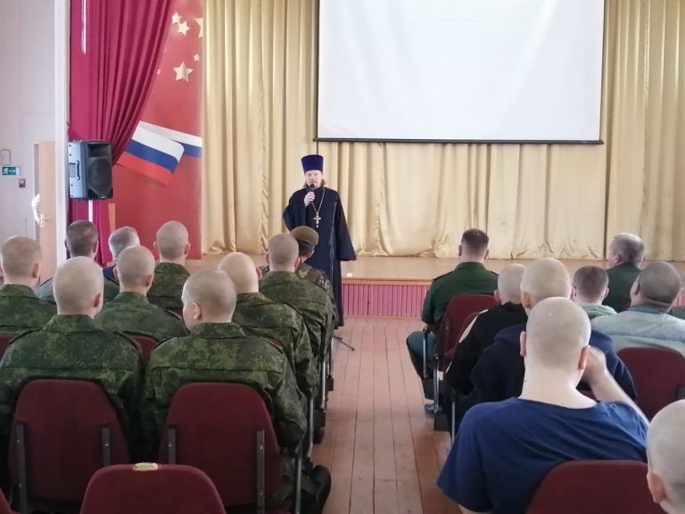 Руководитель миссионерского отдела епархии принял участие в торжественном мероприятии по отправке вологодских призывников в Президентский полк