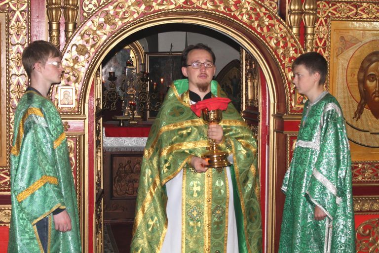 Помолиться без суеты… В Андреевском храме состоялась ночная миссионерская Литургия