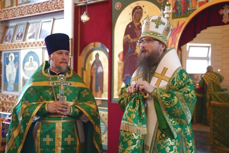 Владыка Игнатий совершил Литургию в Сергиевском храме Череповца в день престольного праздника