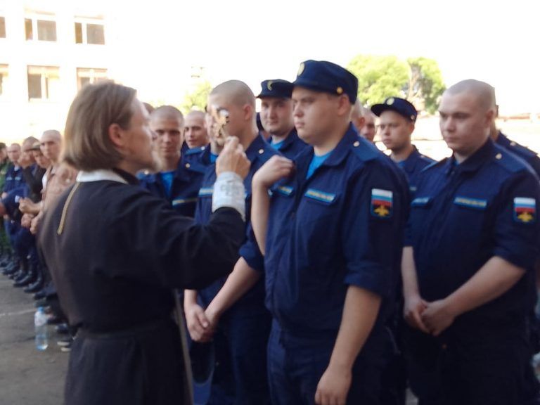 В завершении призывной кампании священник благословил будущих воинов на достойное служение