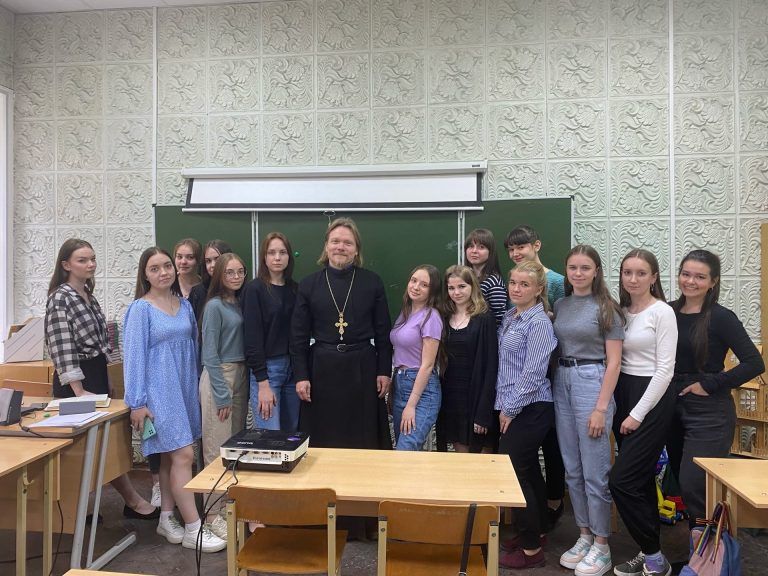 Состоялась последняя в учебном году встреча священника со студентами Вологодского педагогического колледжа