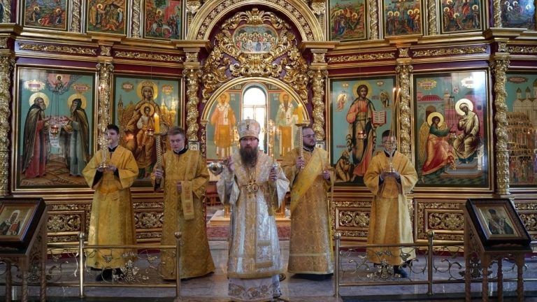 Епископ Игнатий совершил всенощное бдение в кафедральном соборе города Череповца
