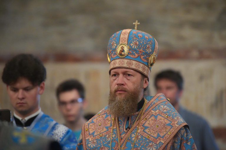В канун праздника Успения Пресвятой Богородицы владыка Савва совершил вечернее богослужение в Софийском кафедральном соборе Вологды