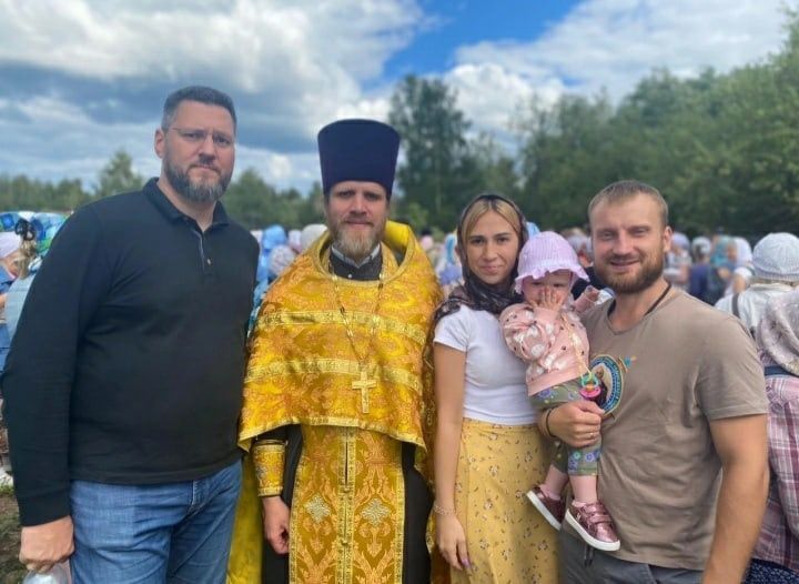 Молодежь из Череповецкой епархии в составе участников крестного хода прошла по храмам города Тутаева с иконой Всемилостивого Спаса