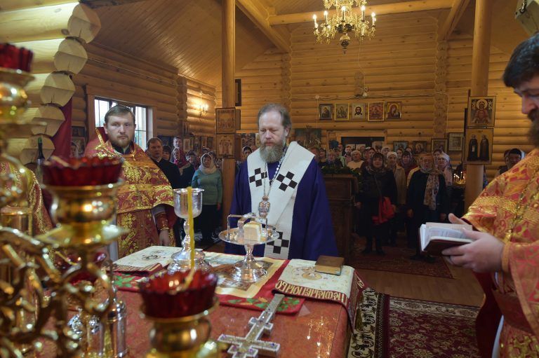 Митрополит Савва совершил Литургию в вологодском храме святых мучениц Веры, Надежды, Любови и матери их Софии