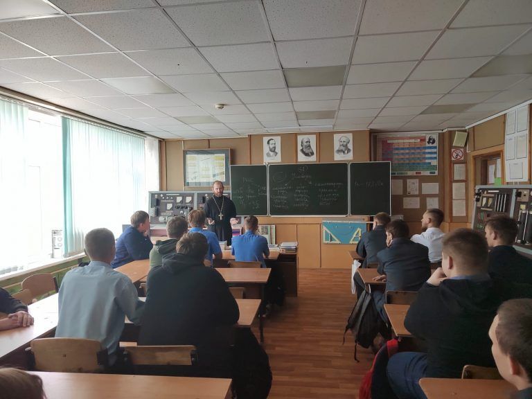 С началом учебного года возобновилось проведение миссионерских встреч в Вологодском индустриально-транспортном техникуме