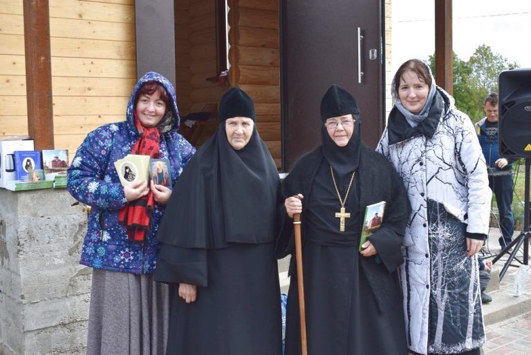 В новопостроенном храме в Парфеново состоялась первая Литургия
