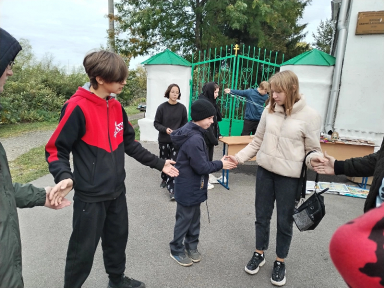 Социальный и молодежный отделы Вологодской епархии организовали благотворительную ярмарку в день памяти святых Петра и ФевронииМуромских.