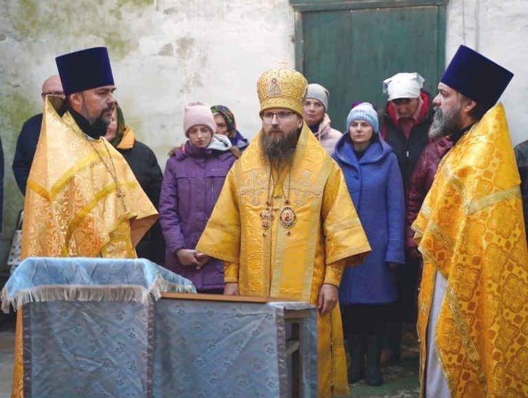 В храме Воскресения Христова деревни Шишовка состоялось архиерейское богослужение