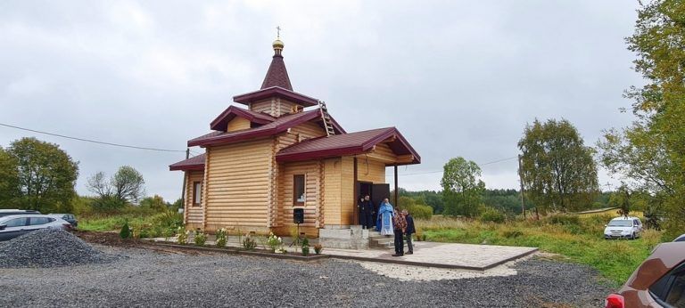 В новопостроенном храме в Парфеново состоялась первая Литургия