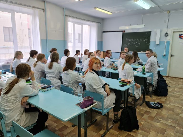 В Вологодском медицинском колледже состоялась беседа священника со студентами о преодолении жизненных трудностей