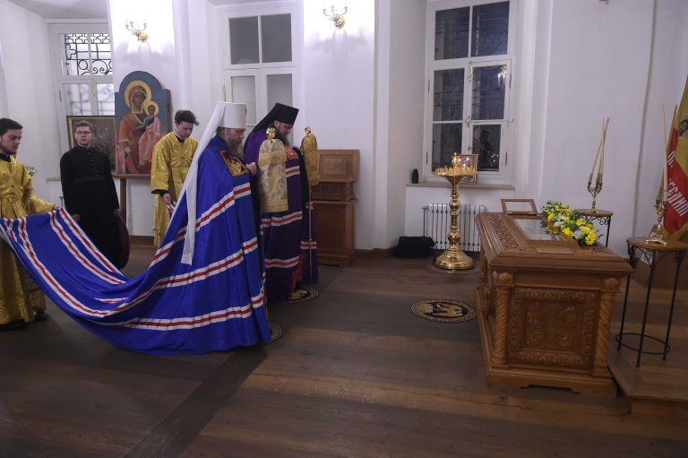 Митрополит Вологодский и Кирилловский Савва и епископ Петергофский Силуан совершили вечернее богослужение в Воскресенском кафедральном соборе Вологды