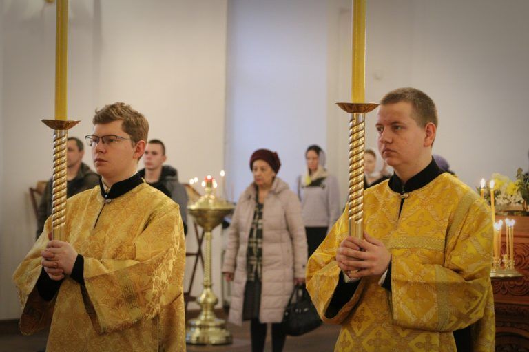 В Неделю 22-ю по Пятидесятнице студенты духовной школы молились за воскресным богослужением