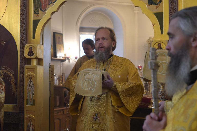 Митрополит Савва совершил Божественную литургию в день памяти святителя Николая Чудотворца