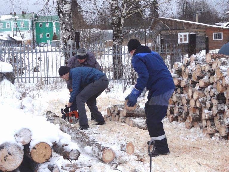 Прихожане храмов города Череповца потрудились в Воскресенском Горицком монастыре