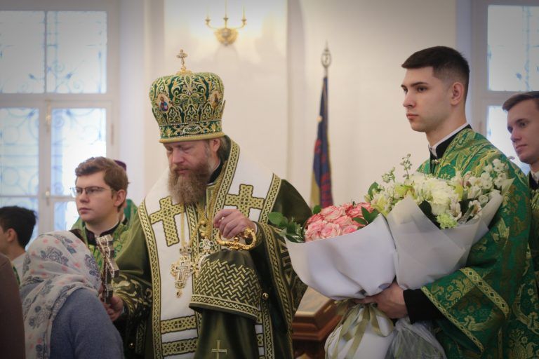 В день памяти преподобного Саввы Освященного студенты Вологодской духовной школы молились за архиерейским богослужением