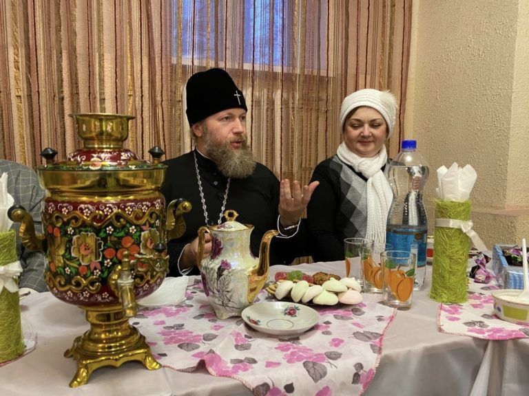 Состоялась встреча митрополита Вологодского и Кирилловского Саввы с подопечными Алчевского центра социального обслуживания населения