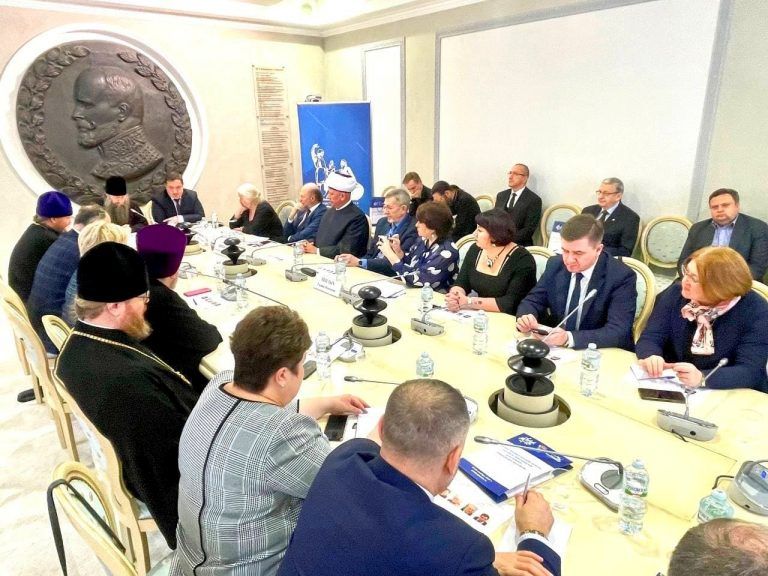 Преподаватель воскресной школы Череповца Елена Грудева приняла участие в V профессорском форуме