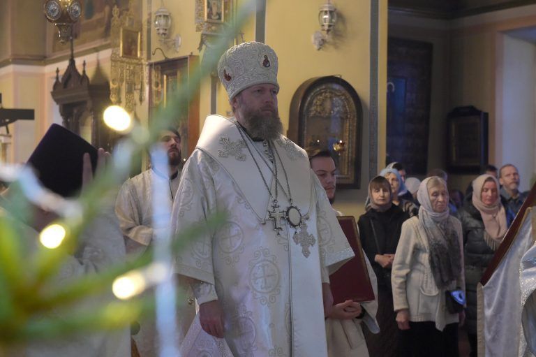 В Рождественский сочельник владыка Савва совершил Литургию в соборе Рождества Богородицы города Вологды