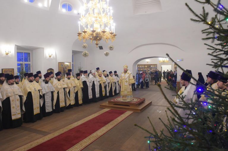 Митрополит Вологодский и Кирилловский Савва совершил великую вечерню в Воскресенском кафедральном соборе Вологды