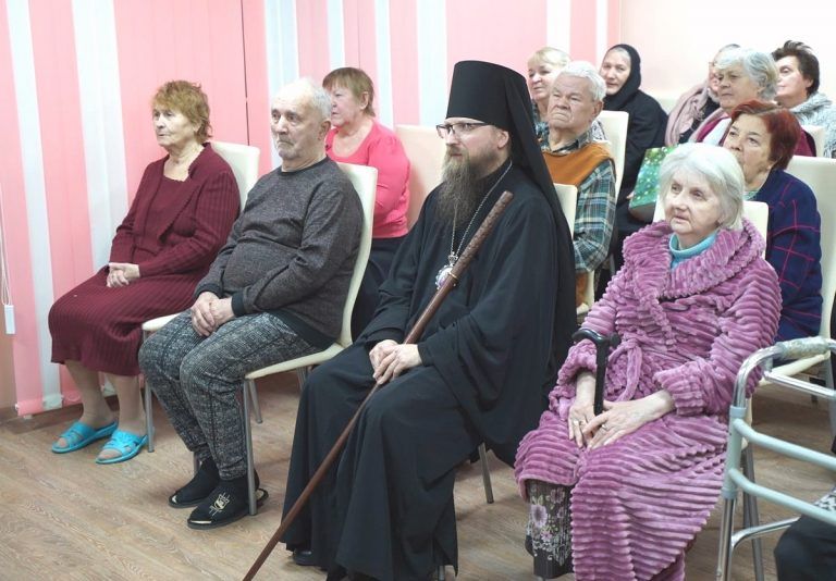Владыка Игнатий поздравил ветеранов с Рождеством Христовым