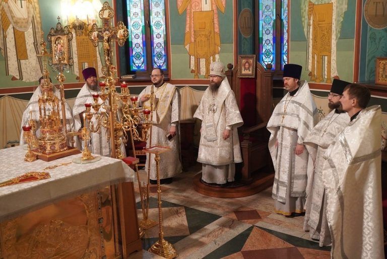 В Крещенский сочельник епископ Игнатий совершил Литургию и великое освящение воды в кафедральном соборе города Череповца