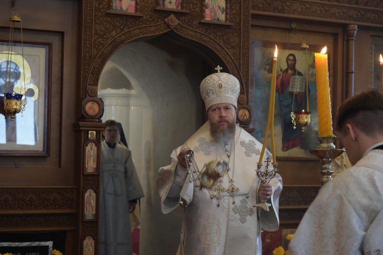Во Вселенскую родительскую субботу владыка Савва совершил заупокойную Литургию в Кирилло-Белозерском мужском монастыре города Кириллова
