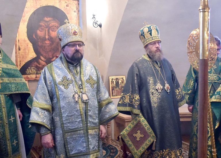 В день памяти преподобного Феодосия Тотемского глава Вологодской митрополии митрополит Савва и епископ Галичский и Макарьевский Алексий совершили Литургию в Спасо-Суморином монастыре города Тотьмы