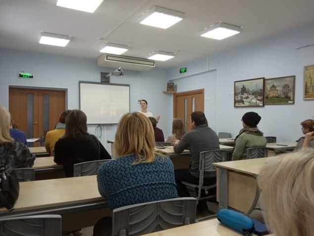 Приход кафедрального собора города Череповца приглашает добровольцев для обучения сопровождению в храме людей с ограниченными возможностями по зрению