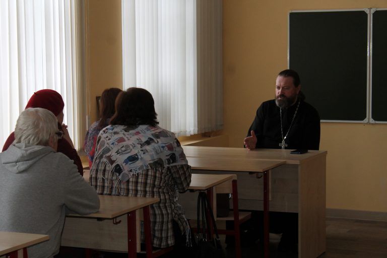 В вологодском центре «Синергия» прошла очередная катехизическая беседа для взрослых