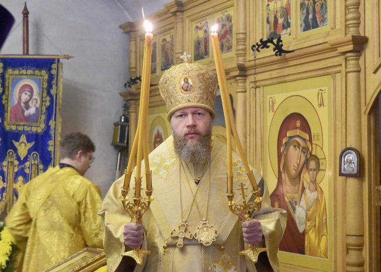 Владыка Савва совершил Божественную литургию в храме святителя Иоанна Златоуста города Вологды