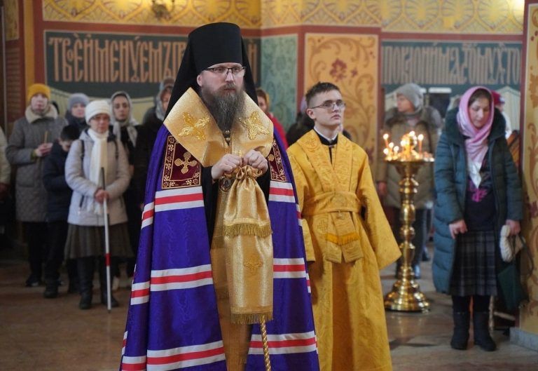 Владыка Игнатий совершил молебен на начало дела перед запуском проекта «Помочь увидеть лик святой»