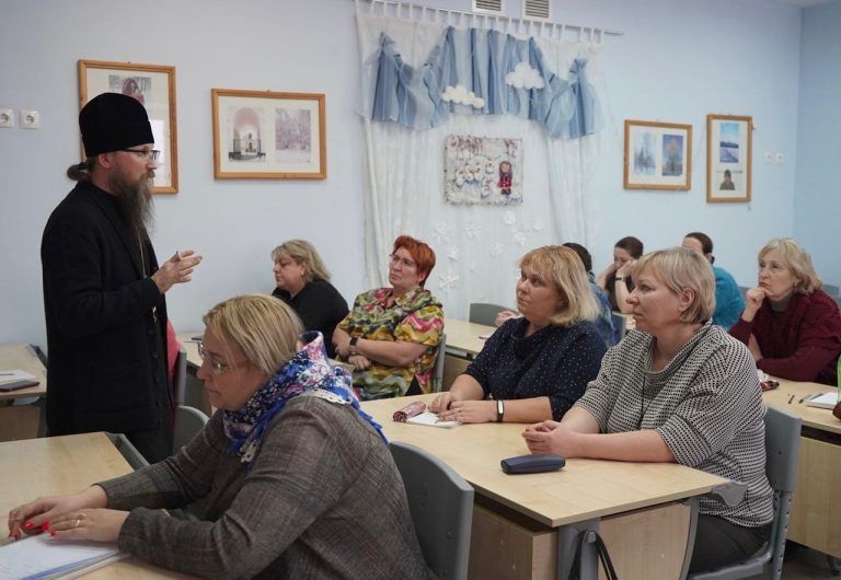 Епископ Игнатий и глава Череповца Маргарита Гусева встретились с педагогической общественностью города