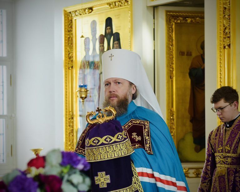 Приидите, вернии, Животворящему Древу поклонимся …