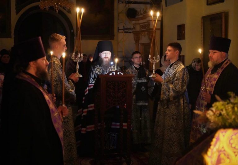 В среду первой седмицы Великого поста епископ Игнатий совершил чтение Великого канона святителя Андрея Критского в Воскресенском соборе города Череповца
